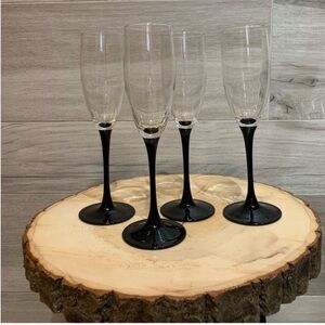 Set of 4 VINTAGE Black Stemmed Champagne
Glasses / Flutes